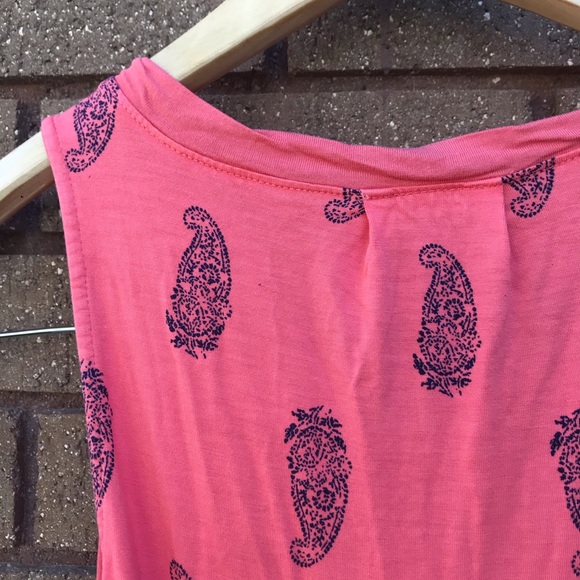 Old Navy Paisley Coral V Neck Sleeveless Tee - Picture 3 of 6